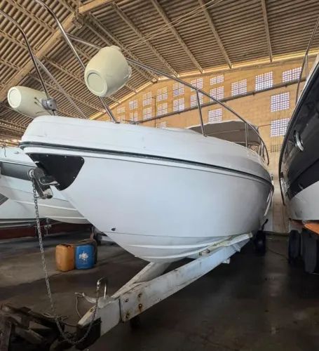 Phantom 300 ano 2010 com 2 x Mercruiser QSD 150 HP diesel - não Triton Focker FS NX