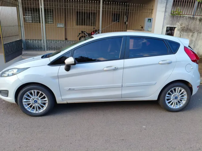 Ford Fiesta 1.5 16V Flex Mec. 5P 2015