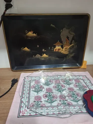 Bandeja Decorativa Oriental pintada a ouro com Madrepérola - Peça Vintage Linda
