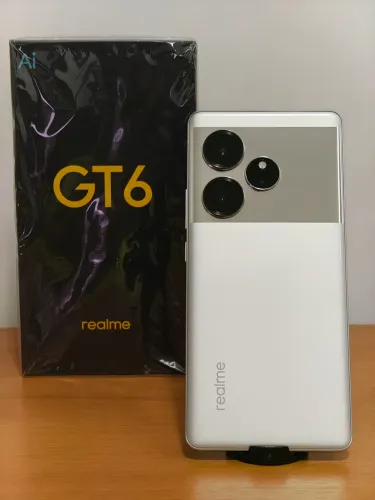 Realme GT 6 Dual Chip 5G 16/512Gb Impecável único dono!