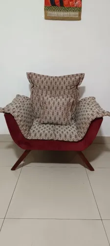 Poltrona com almofada