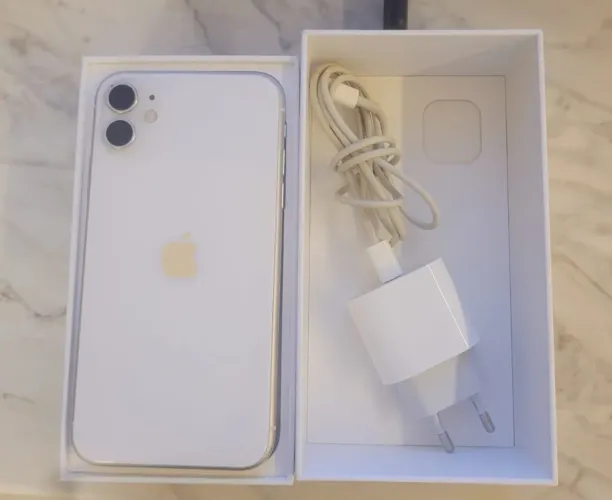 iPhone Branco 11 64Gb / carregador/caixa