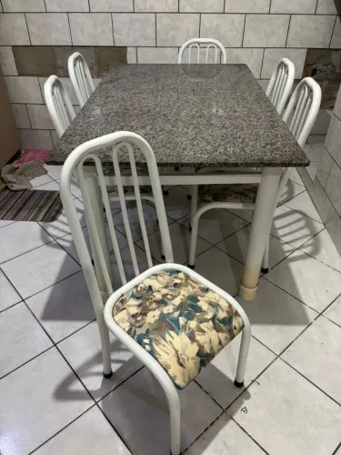 Mesa de granito + 6 cadeiras