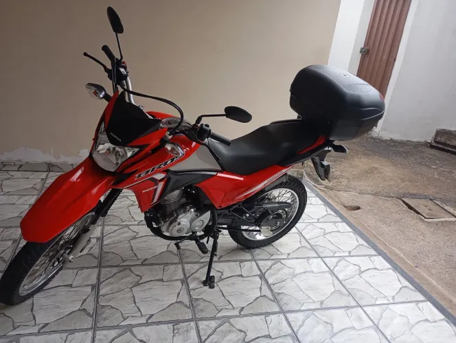 Vendo Bros 2023 de procedência e zerada. 