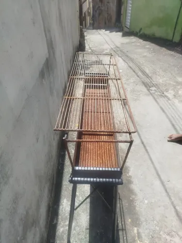 Churrasqueira 1,20m bom para espetinho.