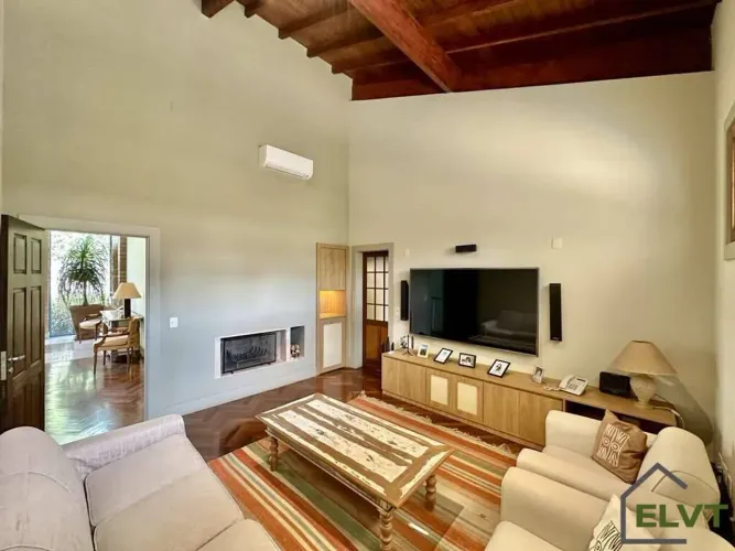 Casa de Condomínio com 4 Quartos, 5 Vagas e Alto Padrão em Embu das Artes.