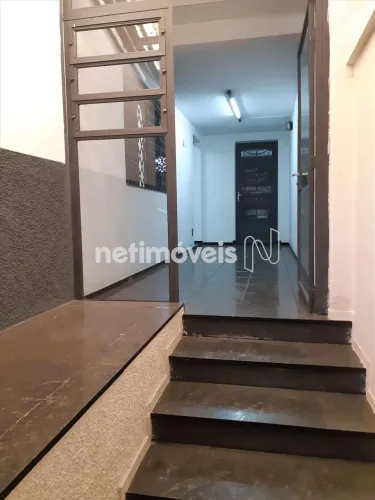 Casa ampla com área externa privativa no melhor ponto do Bairro Floresta