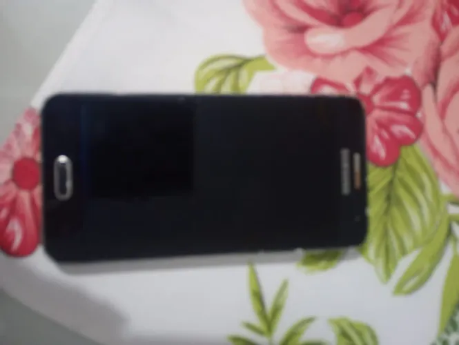Celular só aparelho não liga não sei o defeito