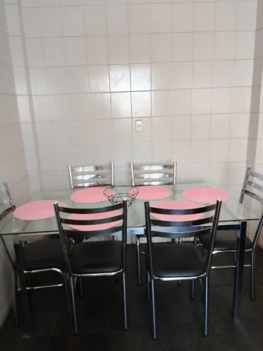 Mesa já tar seis cadeiras