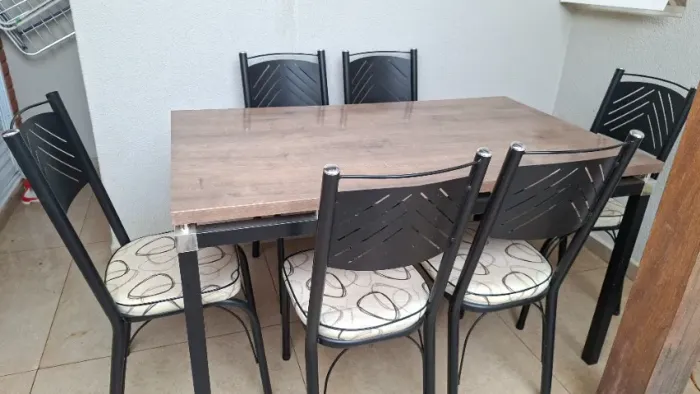 Mesa com cadeiras