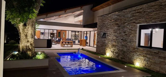 Casa Térrea, terreno 1000m², Condomínio fechado, Recanto Santa Bárbara.