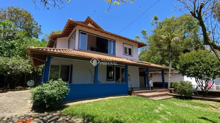 Casa de 4 dormitórios no Morro das Pedras Porteira Fechada