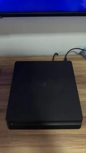 PlayStation 4 com controle
