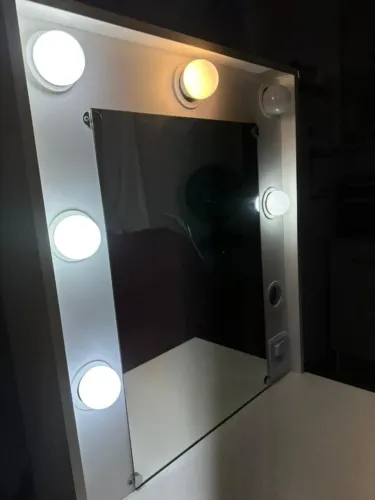 Camarim Penteadeira com Espelho e Luzes - Branco, em ótimo estado