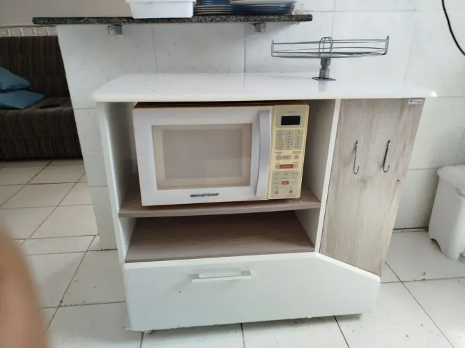 Vendo armário com fruteira.