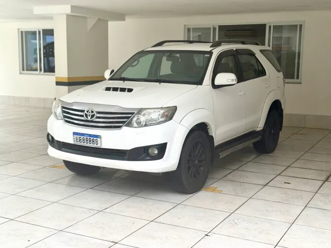 Toyota Hilux SW4 SRV D4-d 4X4 3.0 TDI Dies. AUT 2013