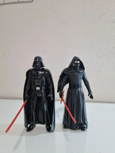Lote Star Wars Bonecos Darth Vader + Kylo Ren com Sabres de Luz