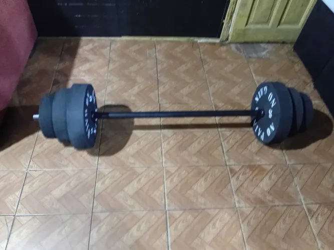 KIT DE TREINO DE BARRA COM ANILHAS FEITAS DE CONCRETO EMBORRACHADAS 