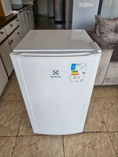 Frigobar conservado funcionando perfeitamente 