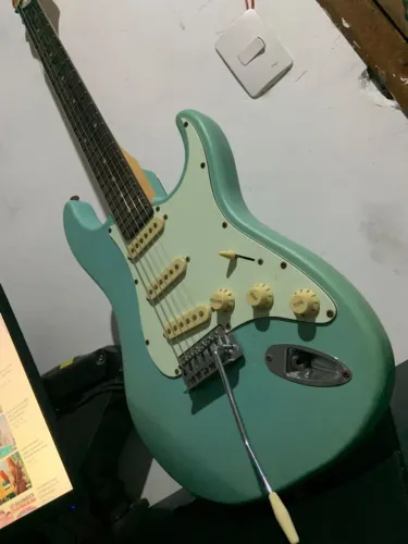 Guitarra memphis mg30 em excelente estado 