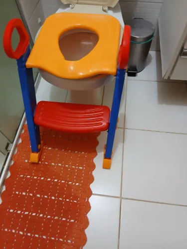 Assento infantil com escada