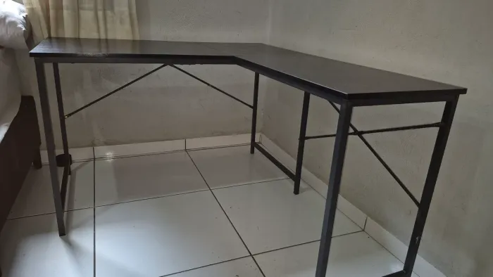 Mesa Para Computador Latcor GL9110 Mesa escritório/Escrivaninha