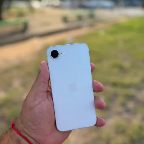 iPhone 16e