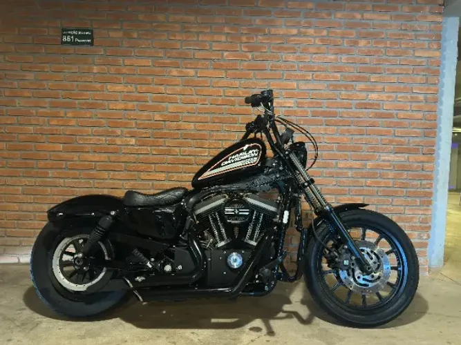 HARLEY-DAVIDSON XL 883R