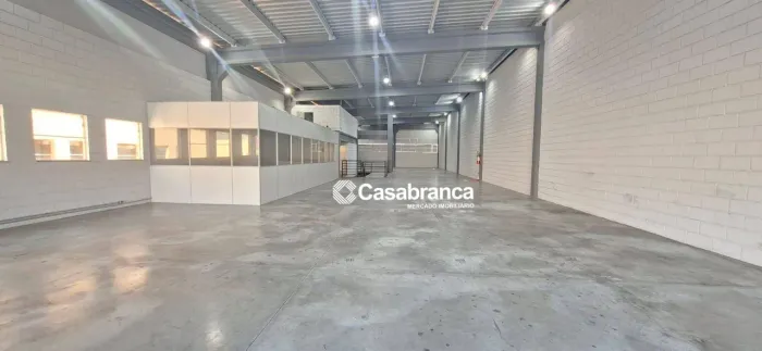 Salão comercial para alugar na Avenida Nogueira Padilha em Sorocaba/SP.