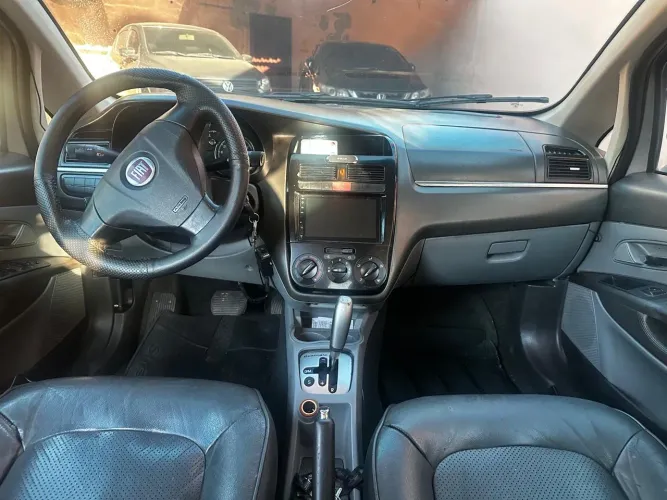 Fiat Linea LX 1.9/ 1.8 Flex 16V Dualogic 4P 2011