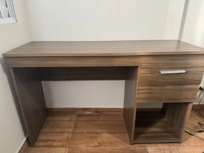 Escrivaninha - 2 gavetas mdp de 1210mm x 760mm x 410mm