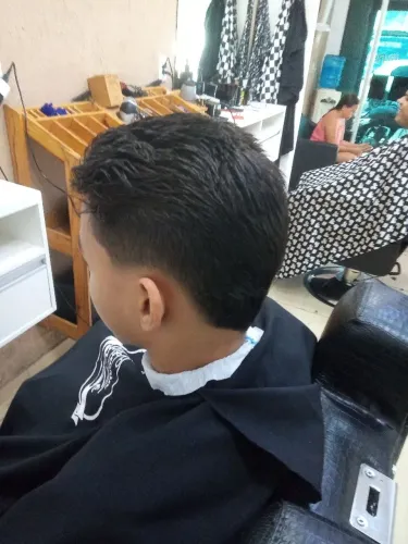 Barbeiro Profissional atendo domicílio:Cabelo,Barba,Sobrancelhas,Todos os tipos de cortes.