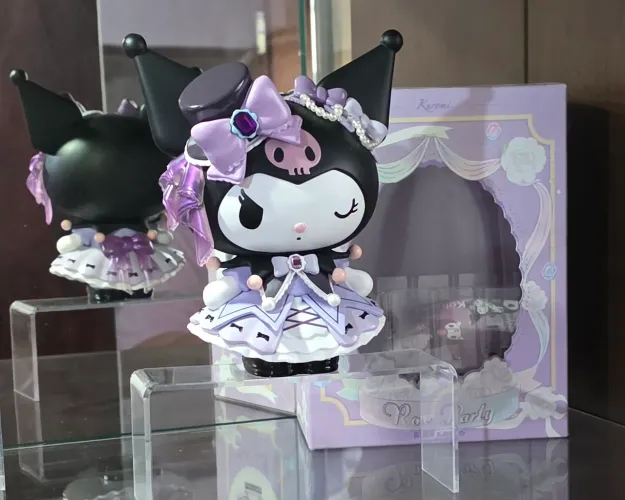 Hello Kitty Kuromi Sanrio Rose Party Figura de Colecionador