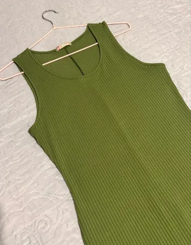 Vestido verde militar midi tam. P