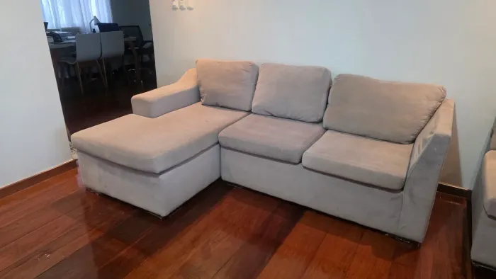 Sofá chaise cinza