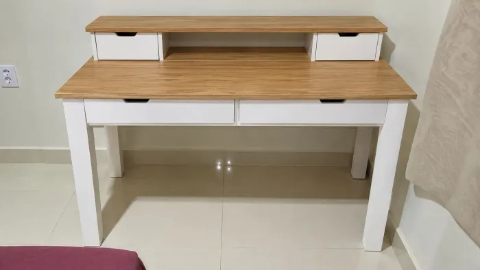 Mesa de escritório, base de madeira
