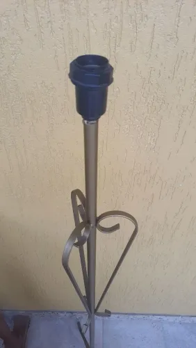 Abajur de chao (tripé)