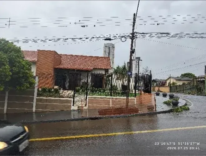 Imóvel para venda possui 373 metros quadrados com 2 quartos em Centro - Cambé - PR