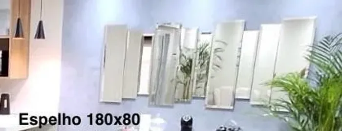 Vendo Espelho e Aparador sem detalhes