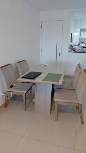 Mesa de jantar com 4 cadeiras