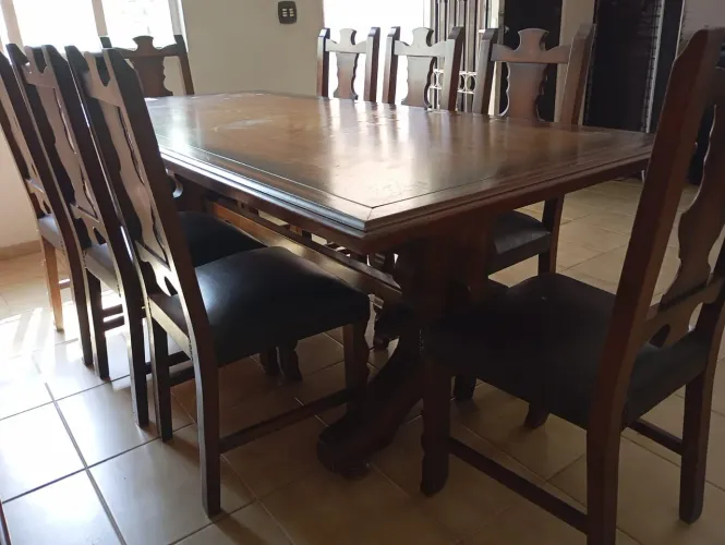 Conjunto Mesa e Cadeiras - madeira maciça