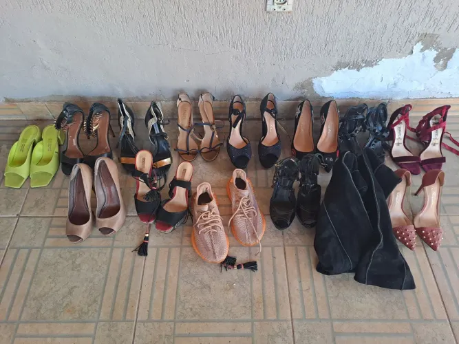 Sapatos para uso próprio ou brecho.