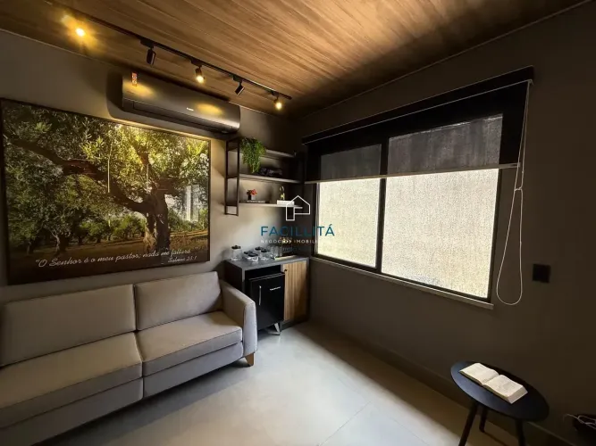 Casa comercial no Adrianópolis com 298 m² construídos, 5 salas, mobiliada-Manaus/AM