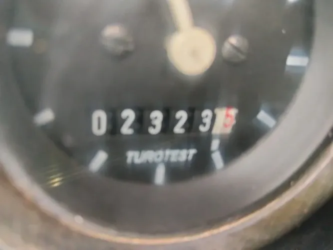 Máquina retroescavadeira