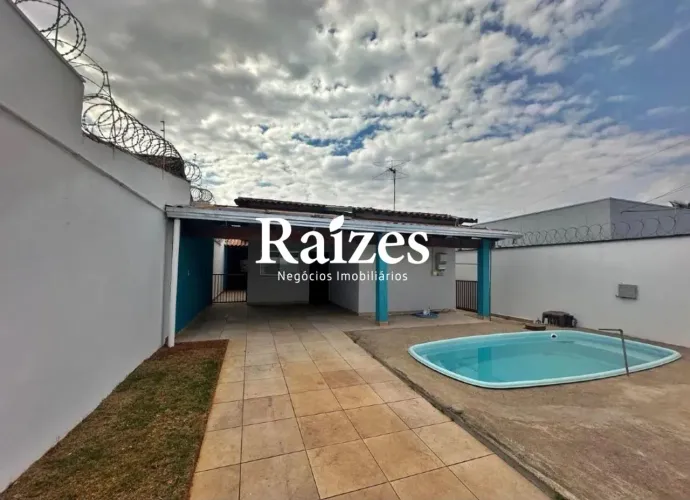 Casa com 3 quartos sendo 1 suíte no Bairro Laranjeiras, Região Sul de Uberlândia