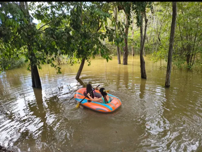 Vendo lindo terreno no Iranduba próximo da cidade ,com lindo igarapé no fundo do terreno