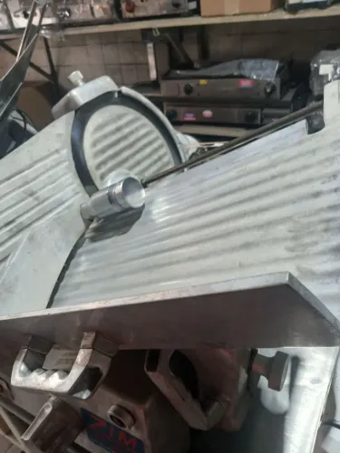 Cortador de frios e moedor de carne