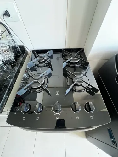 Fogão 4 bocas Electrolux Preto Efficient Mesa Vidro, Tripla Chama e PerfectCook