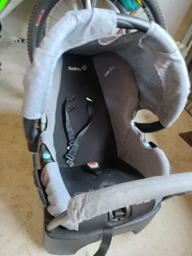 Bebê conforto e andaja 