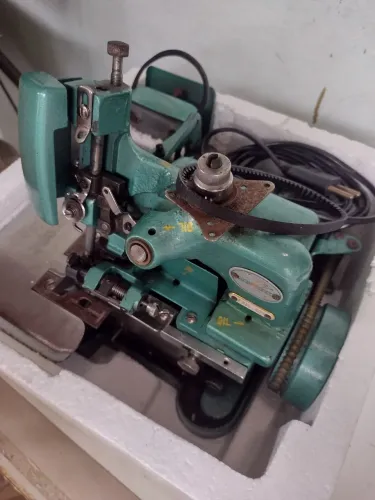 Máquina de costura overlock